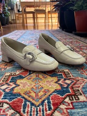 Clark’s women’s ivory loafers